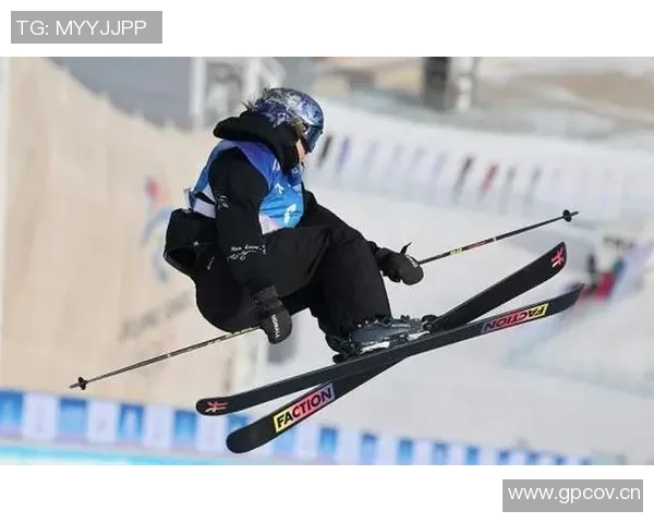 谷爱凌在雪盟联赛中国站夺金成功赛季首冠打破伤病阴霾重返巅峰 谷爱凌在雪盟联赛中国站夺金成功赛季首冠打破伤病阴霾重返巅峰